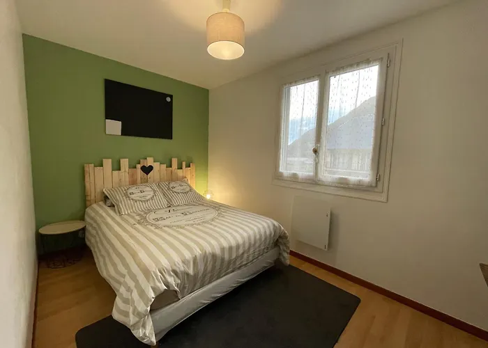 Bel Dans Cheminee /jardin * Люс-Сен-Совёр