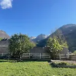 Bel Dans Cheminee /jardin لوز سانت سوفير