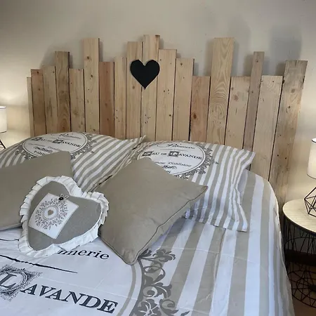 Bel Dans Cheminee /jardin لوز سانت سوفير